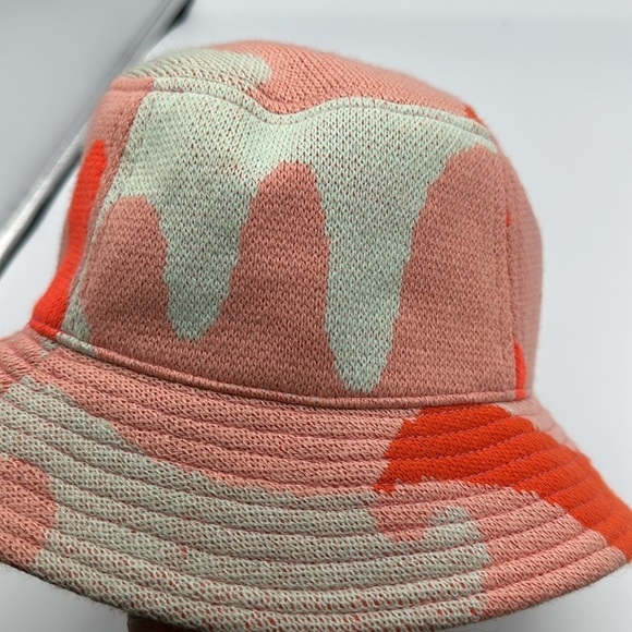 VERLOOP x Michelle Norris Camo Knit Bucket Hat
O/S - Picture 10 of 11